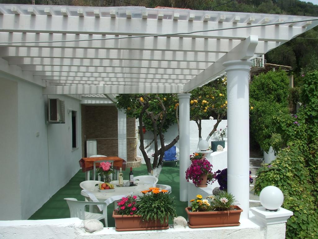 Agathi Beach House Ájos Górdios Eksteriør bilde