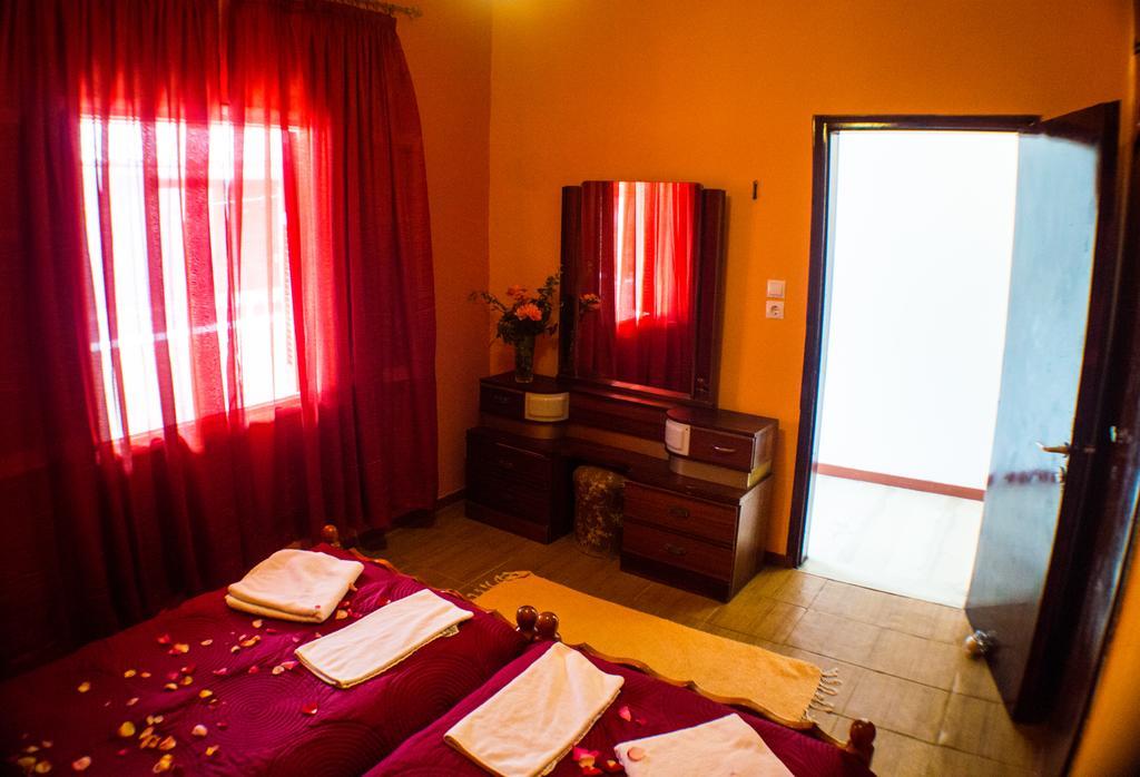 Agathi Beach House Ájos Górdios Rom bilde